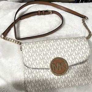 Micheal Kors crossbody bag good condition